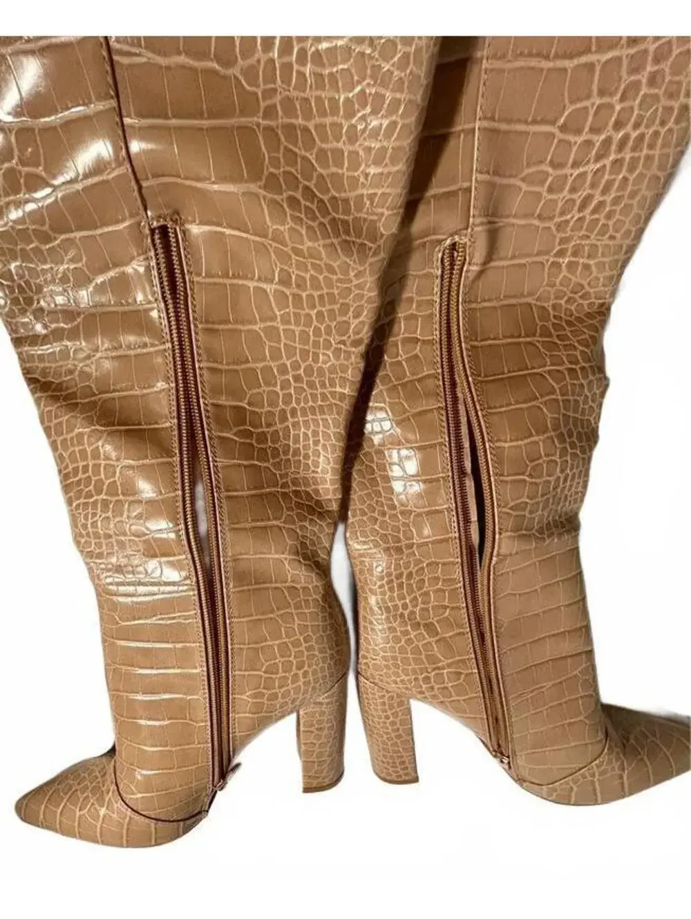 Billini Milla Knee High Boots Beige Croc Embossed Block Heel Pointed Toe size 8